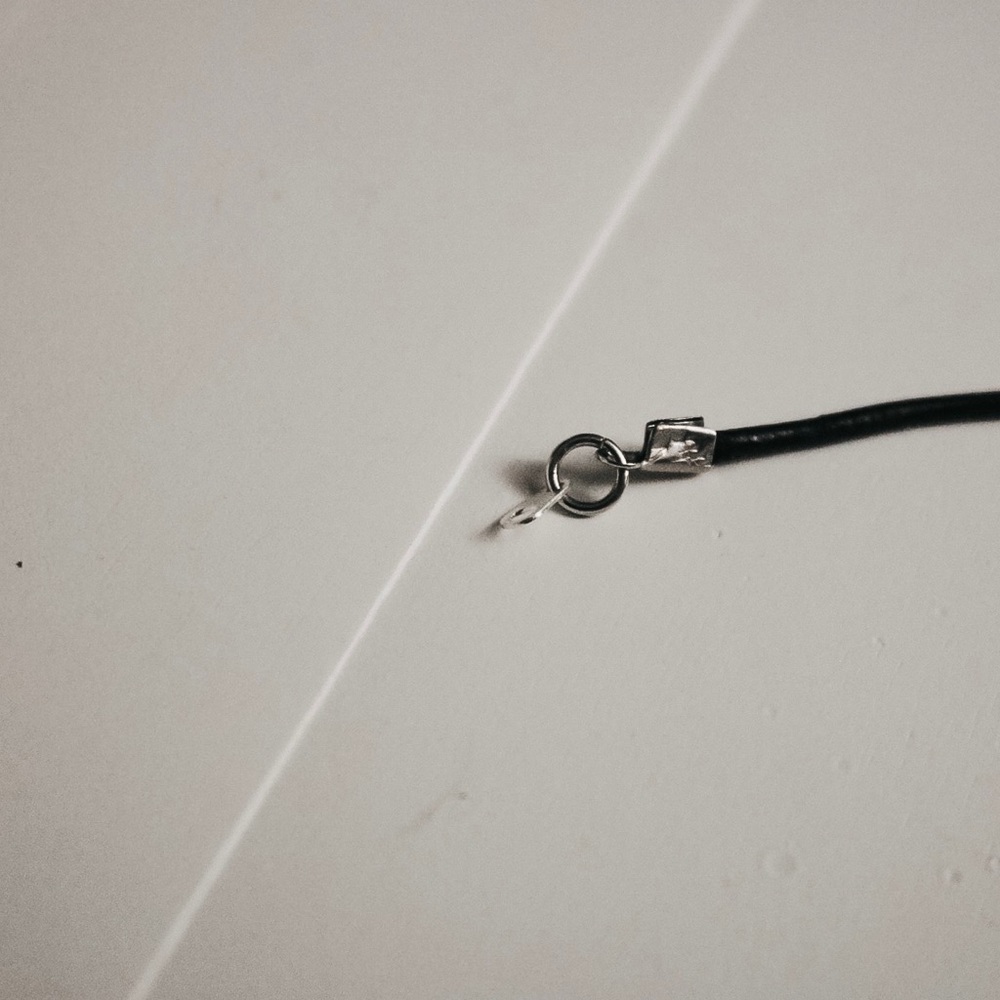 Single Pearl Knot Chocker - Picture 4 of 4